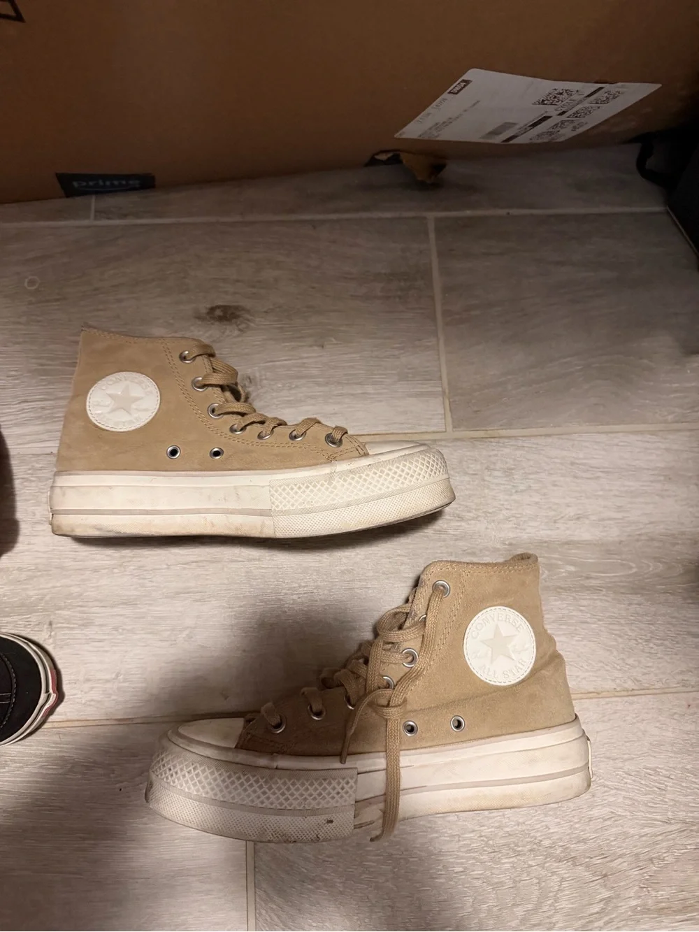 Platform Beige and White Converse